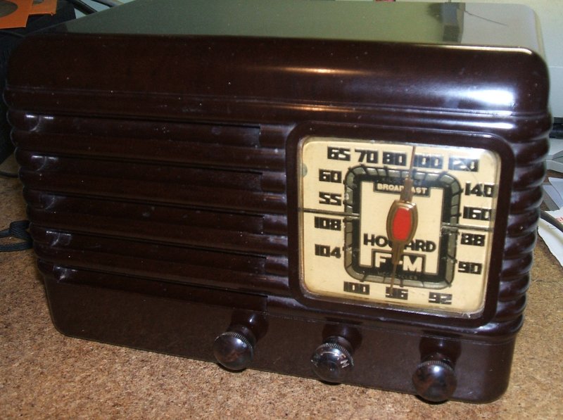 Howard 474 AM-FM Mantel Receiver